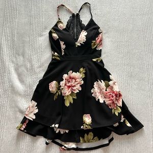 Dry Goods: Women’s Black and Floral Mini Dress (Size Large)